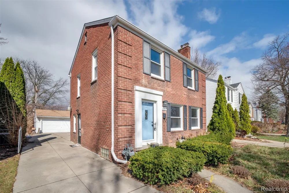 19217 Linville Street Grosse Pointe Woods City, MI 48236