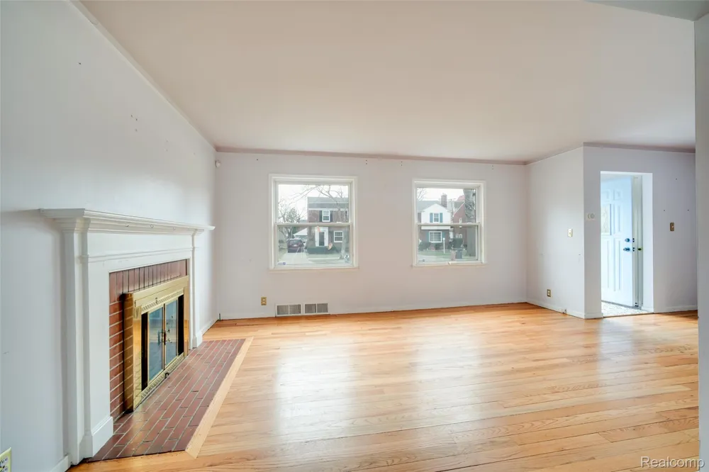 19217 Linville Street Grosse Pointe Woods City, MI 48236