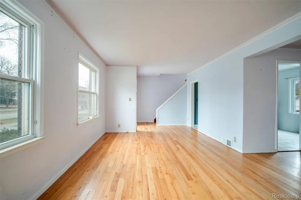 19217 Linville Street Grosse Pointe Woods City, MI 48236