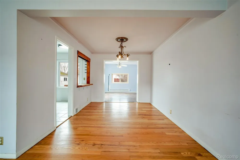 19217 Linville Street Grosse Pointe Woods City, MI 48236