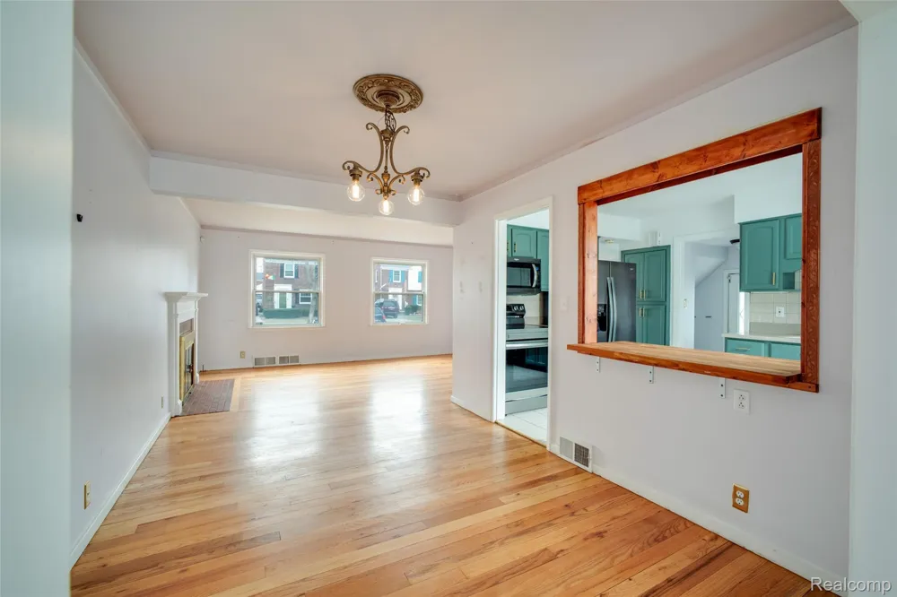 19217 Linville Street Grosse Pointe Woods City, MI 48236