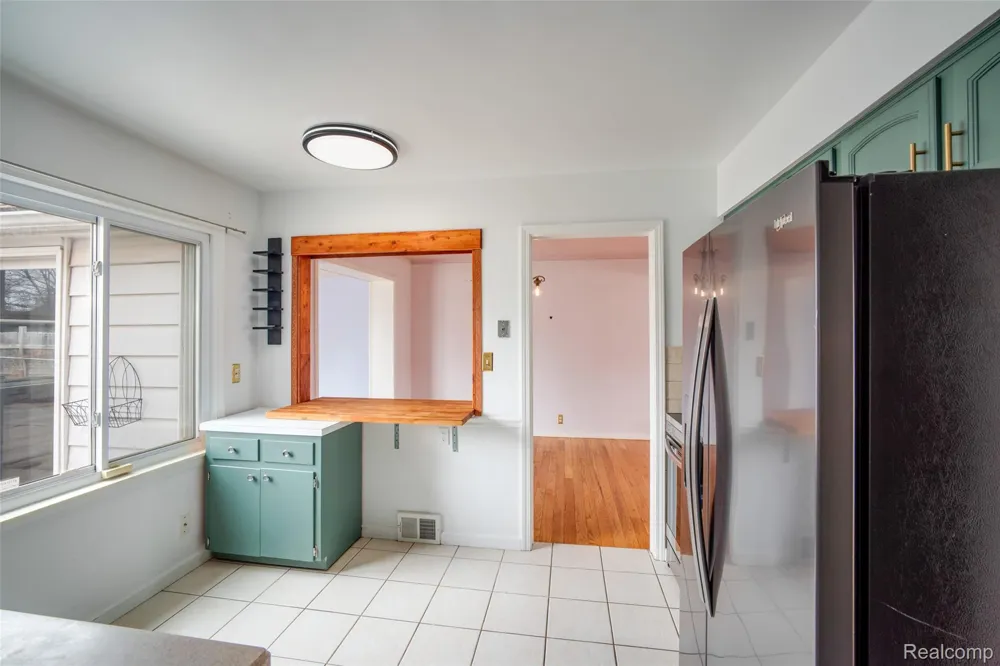 19217 Linville Street Grosse Pointe Woods City, MI 48236