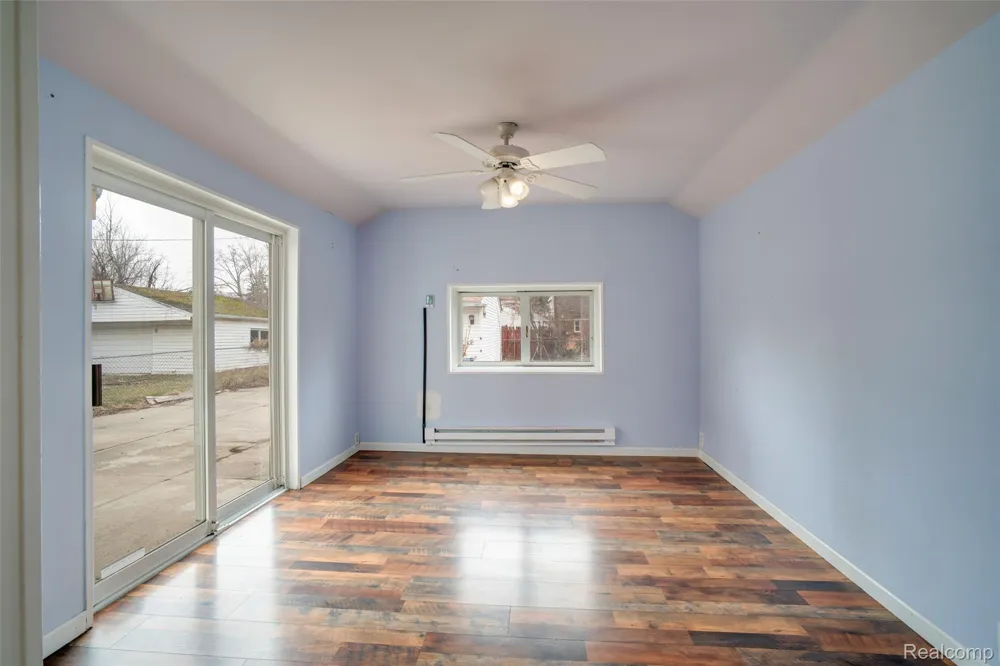 19217 Linville Street Grosse Pointe Woods City, MI 48236