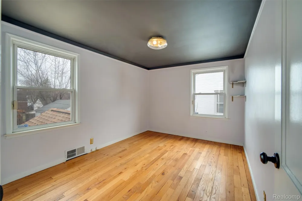 19217 Linville Street Grosse Pointe Woods City, MI 48236