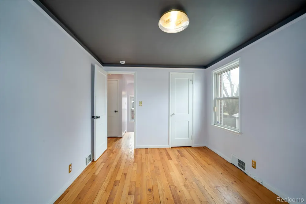 19217 Linville Street Grosse Pointe Woods City, MI 48236