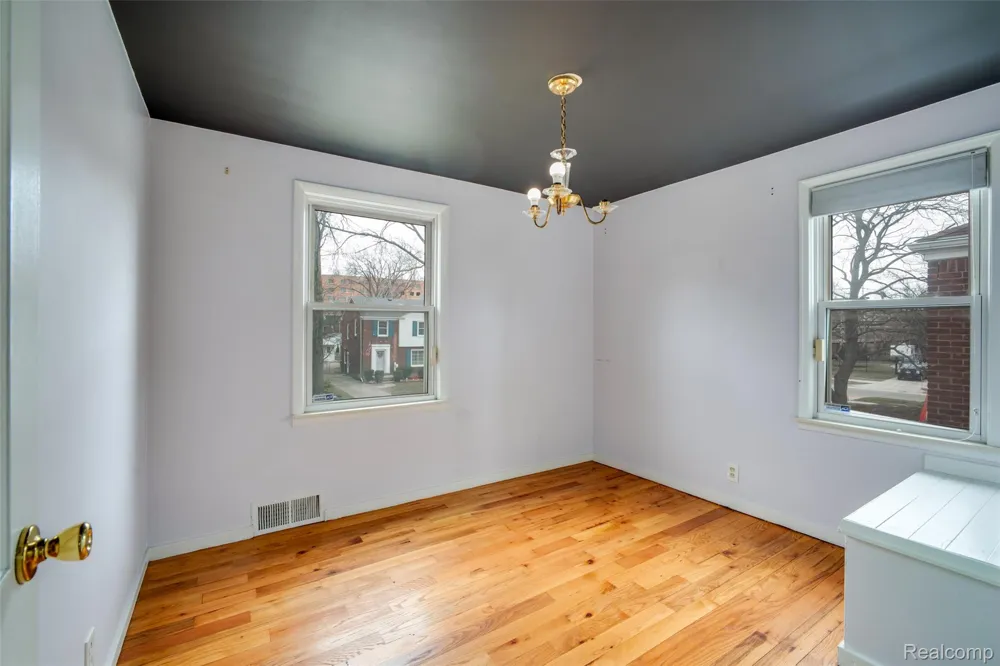 19217 Linville Street Grosse Pointe Woods City, MI 48236