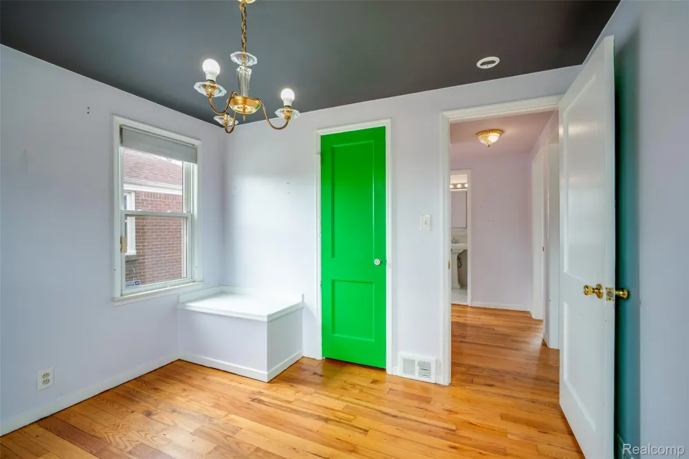 19217 Linville Street Grosse Pointe Woods City, MI 48236