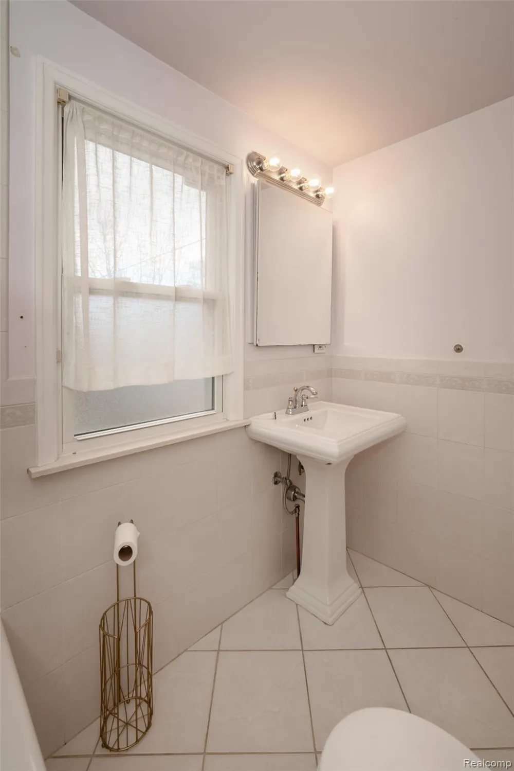 19217 Linville Street Grosse Pointe Woods City, MI 48236