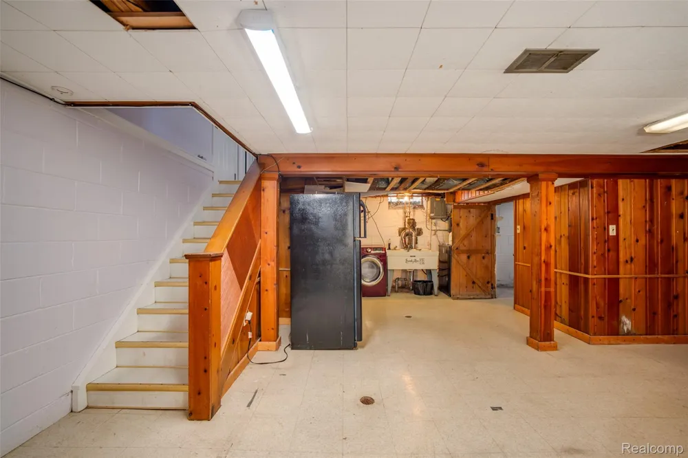 19217 Linville Street Grosse Pointe Woods City, MI 48236