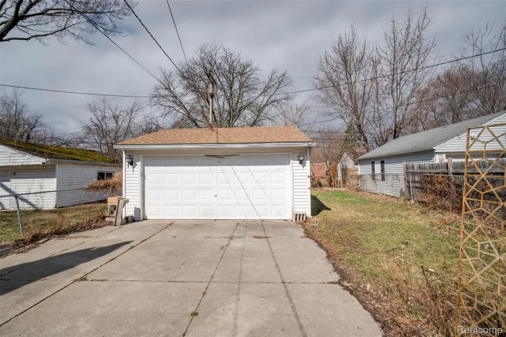 19217 Linville Street Grosse Pointe Woods City, MI 48236