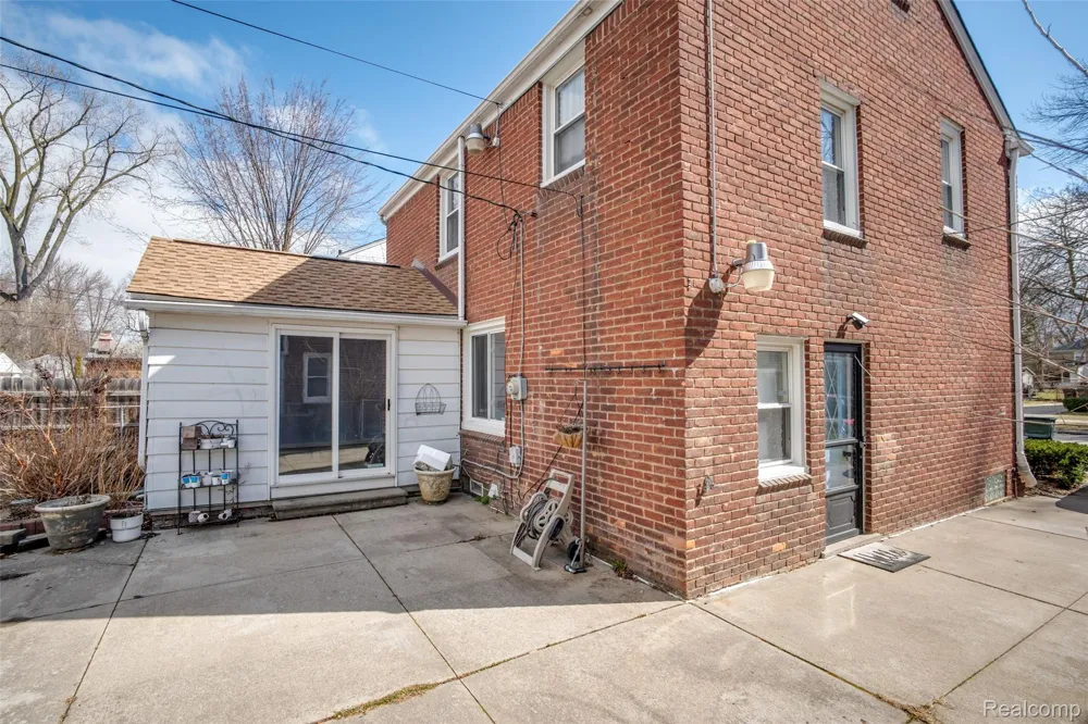 19217 Linville Street Grosse Pointe Woods City, MI 48236