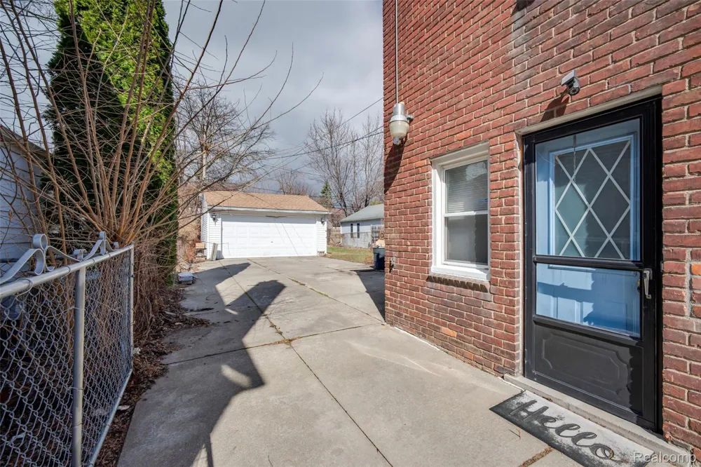 19217 Linville Street Grosse Pointe Woods City, MI 48236