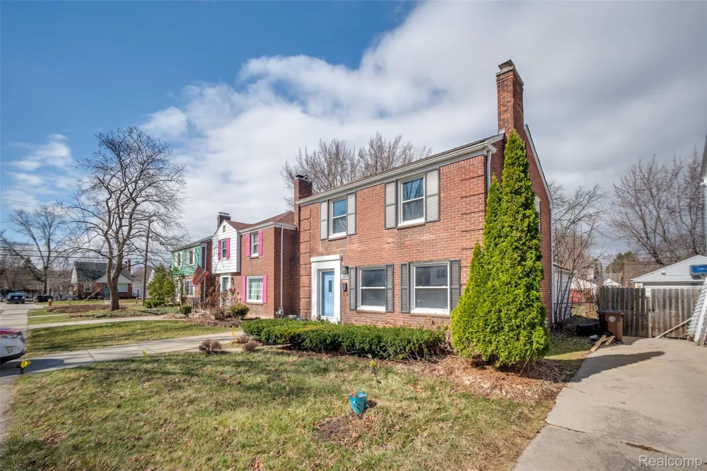 19217 Linville Street Grosse Pointe Woods City, MI 48236