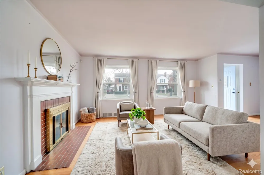 19217 Linville Street Grosse Pointe Woods City, MI 48236