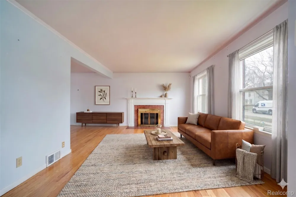 19217 Linville Street Grosse Pointe Woods City, MI 48236
