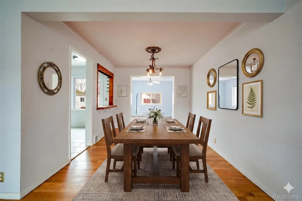 19217 Linville Street Grosse Pointe Woods City, MI 48236