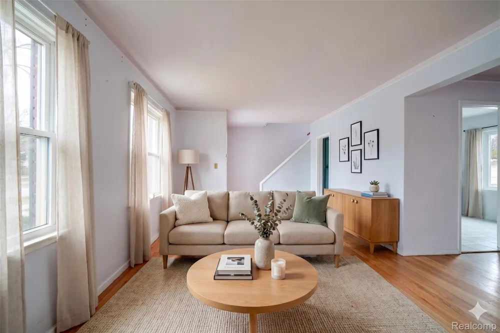 19217 Linville Street Grosse Pointe Woods City, MI 48236