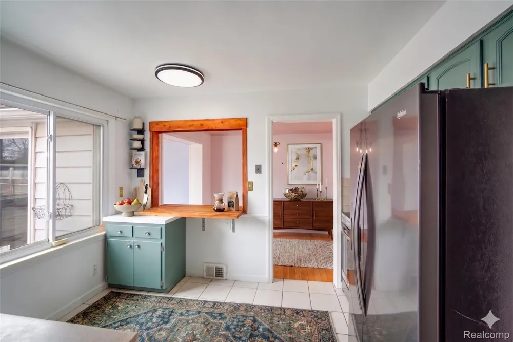 19217 Linville Street Grosse Pointe Woods City, MI 48236