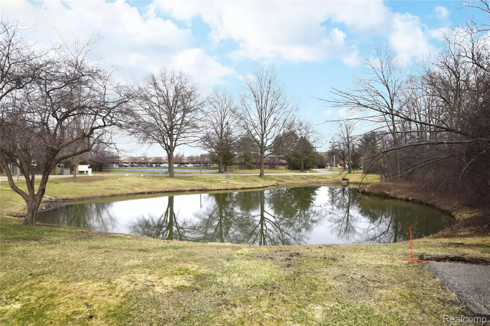 2525 White Oak Place Flint Charter Township, MI 48532