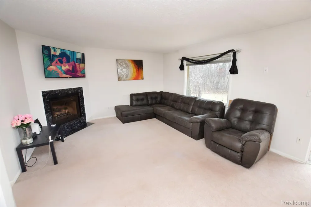 2525 White Oak Place Flint Charter Township, MI 48532