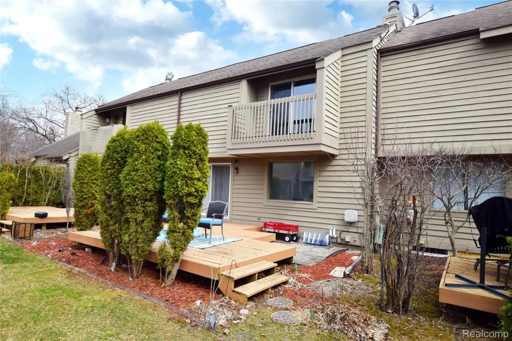 2525 White Oak Place Flint Charter Township, MI 48532