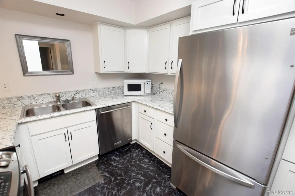 2525 White Oak Place Flint Charter Township, MI 48532