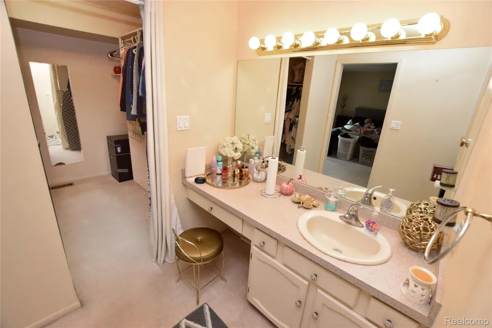 2525 White Oak Place Flint Charter Township, MI 48532