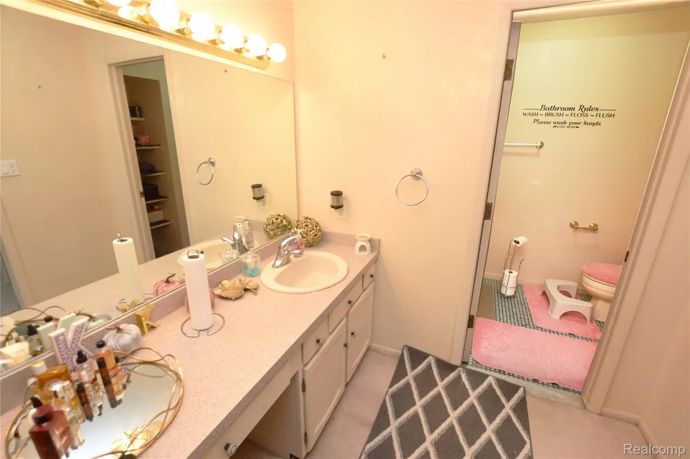 2525 White Oak Place Flint Charter Township, MI 48532