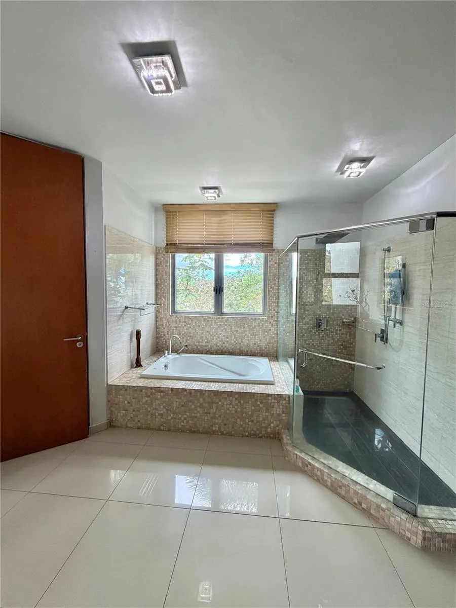 24 CALLE 3 SENDEROS DE MONTEHIEDRA San Juan, PR 00926