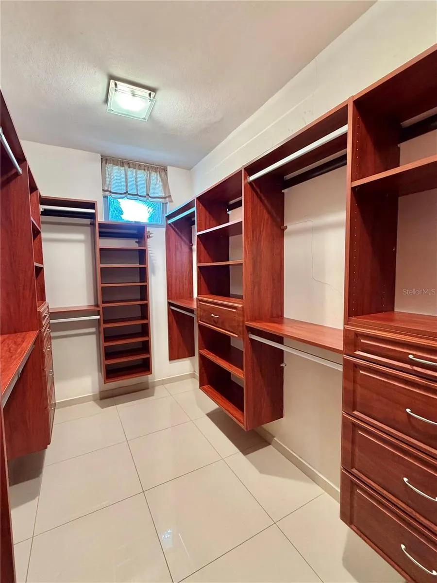 24 CALLE 3 SENDEROS DE MONTEHIEDRA San Juan, PR 00926