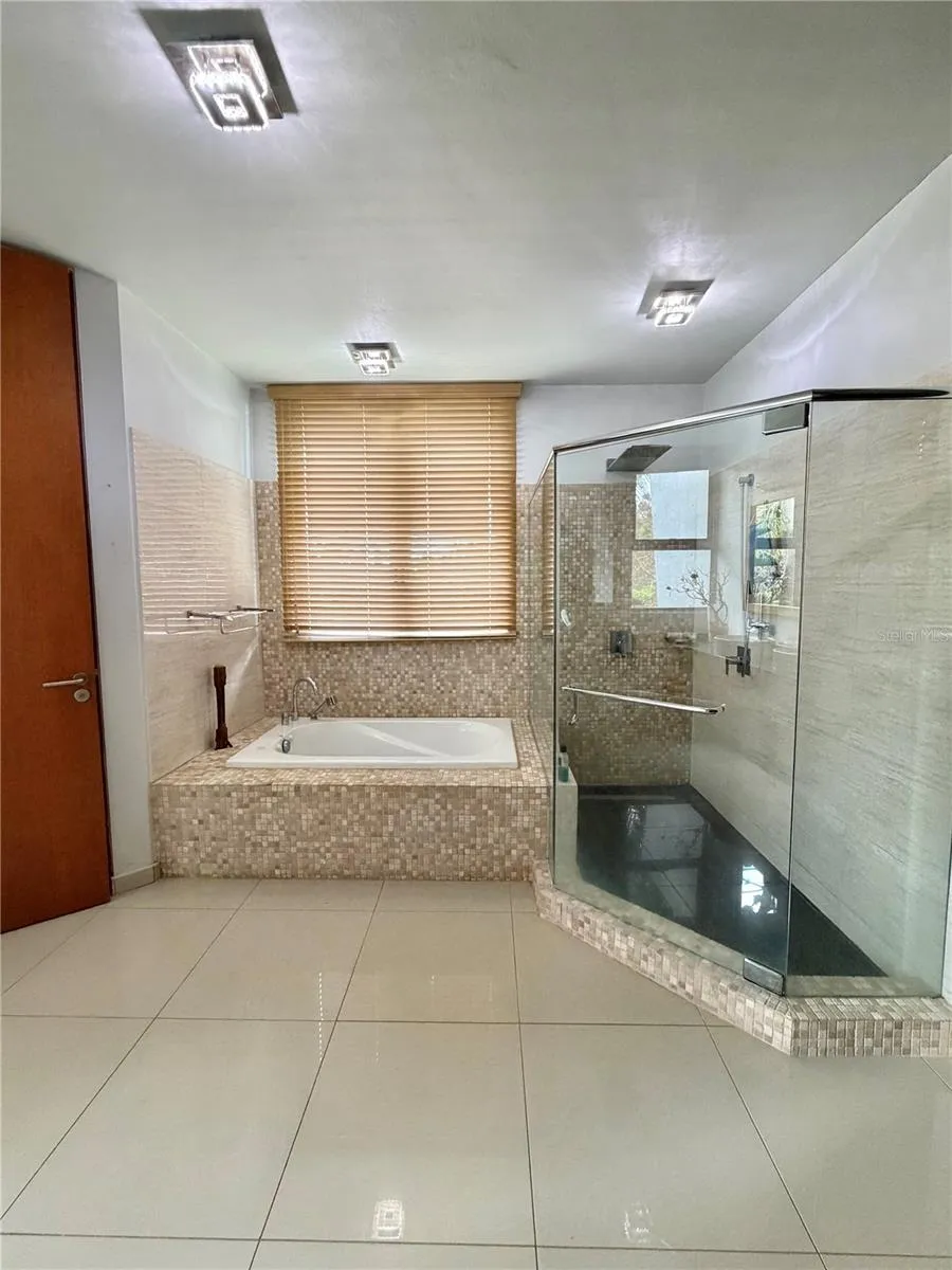 24 CALLE 3 SENDEROS DE MONTEHIEDRA San Juan, PR 00926