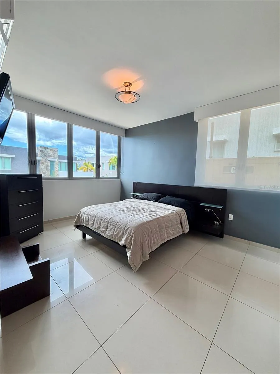 24 CALLE 3 SENDEROS DE MONTEHIEDRA San Juan, PR 00926