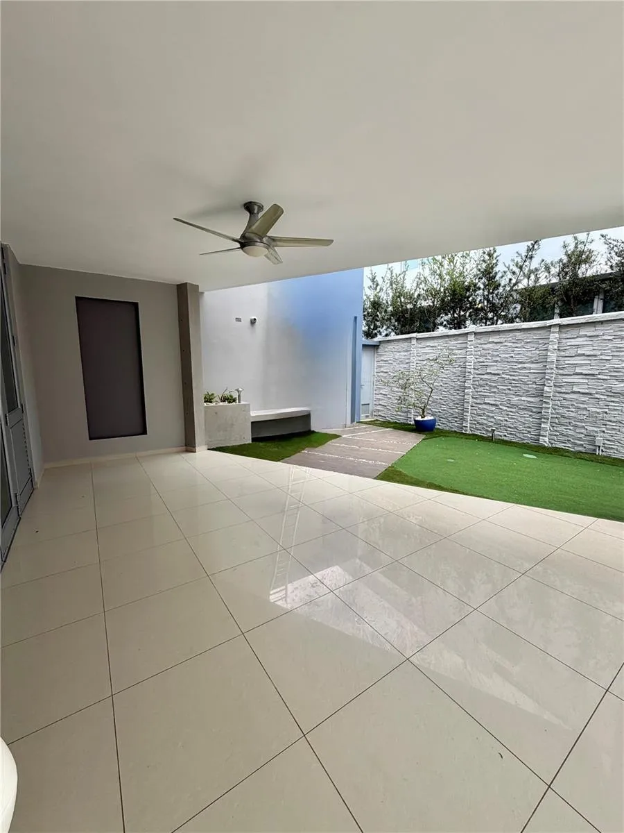 24 CALLE 3 SENDEROS DE MONTEHIEDRA San Juan, PR 00926