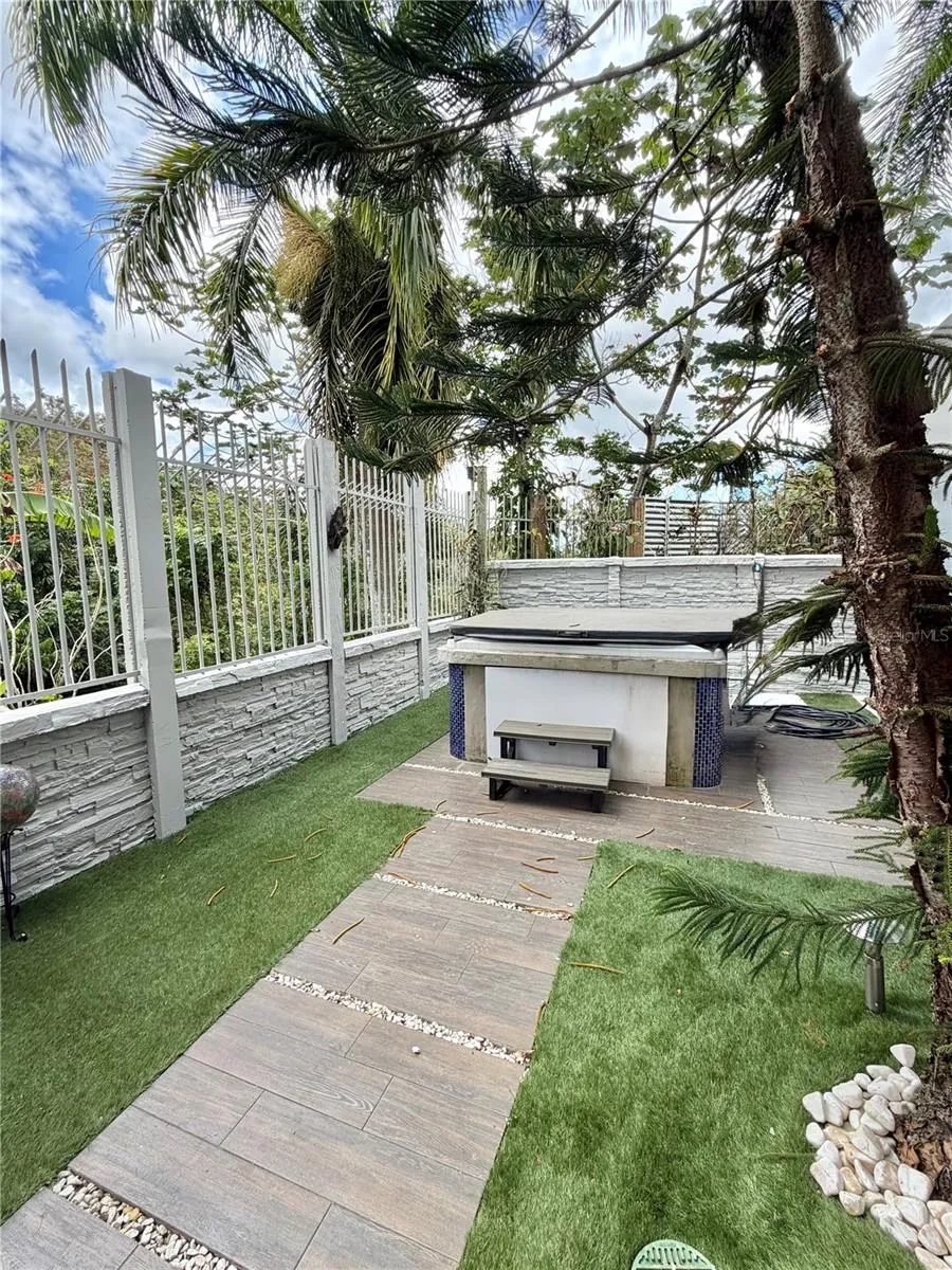 24 CALLE 3 SENDEROS DE MONTEHIEDRA San Juan, PR 00926