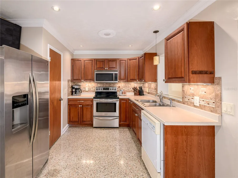 907 HILLSIDE TERRACE Brandon, FL 33511