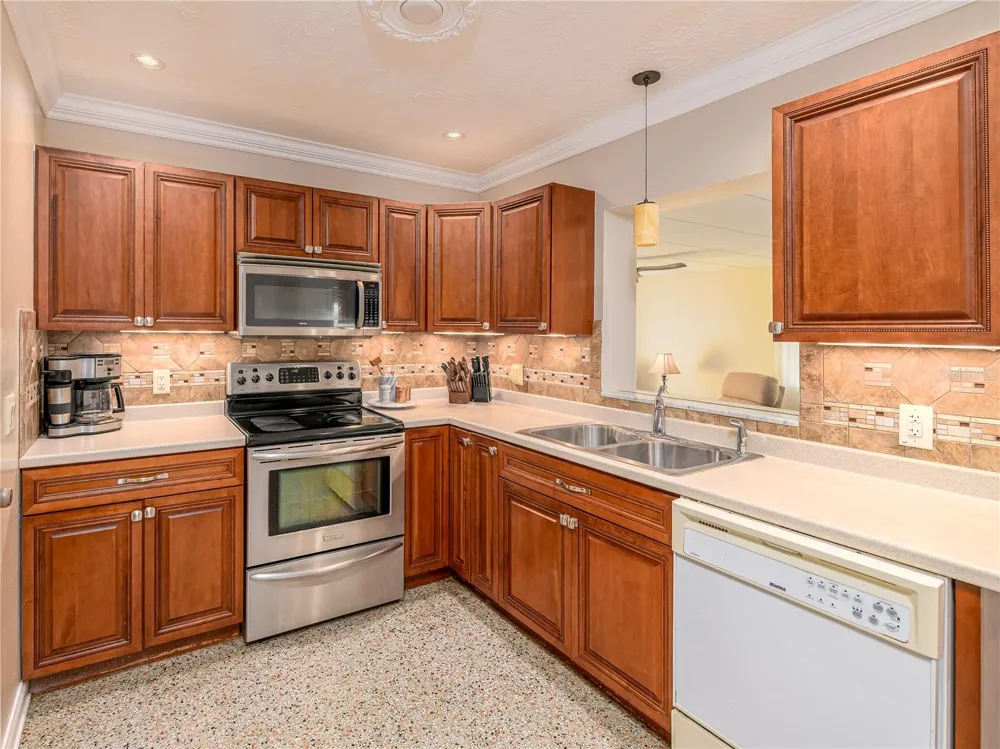 907 HILLSIDE TERRACE Brandon, FL 33511