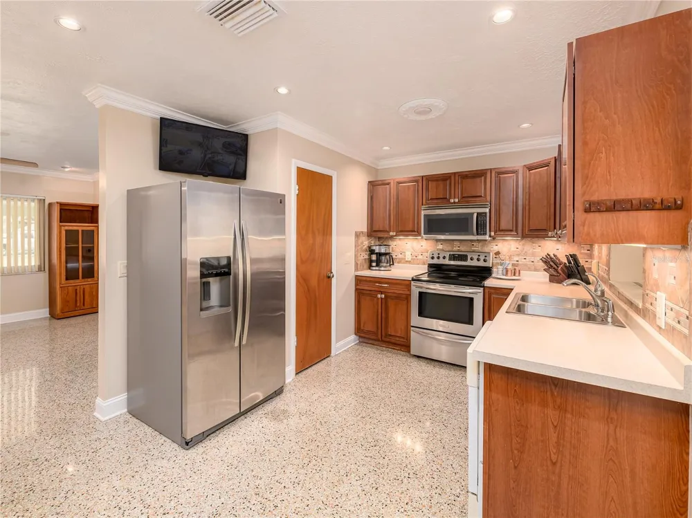 907 HILLSIDE TERRACE Brandon, FL 33511