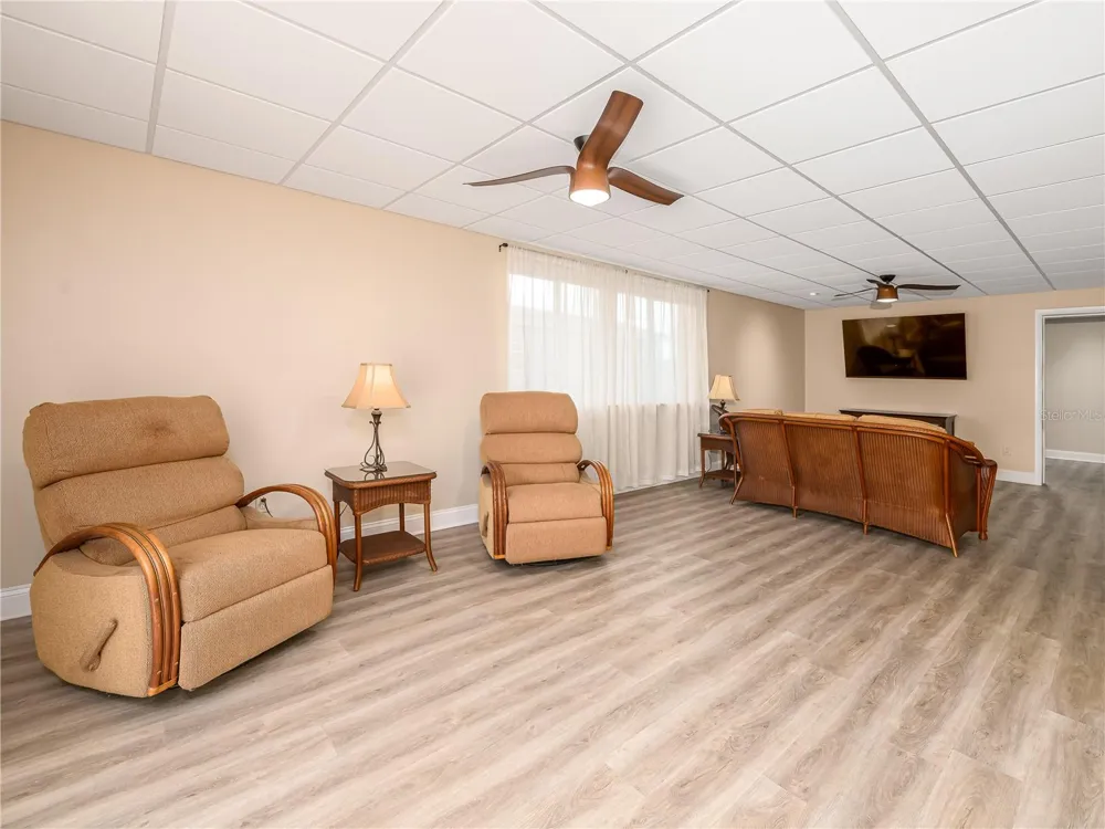 907 HILLSIDE TERRACE Brandon, FL 33511