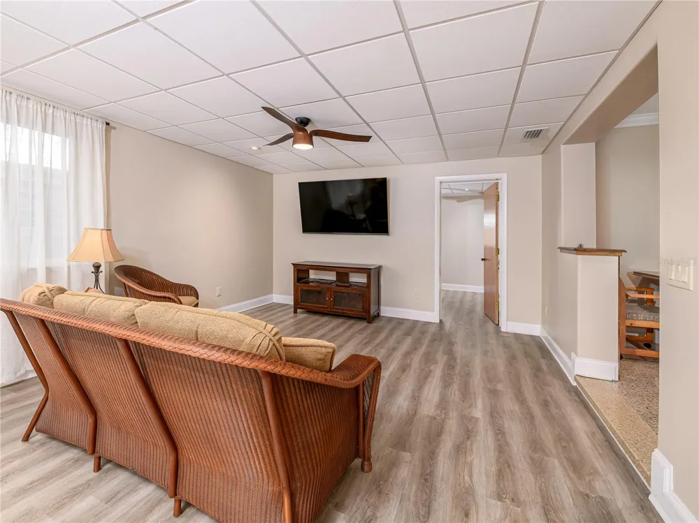 907 HILLSIDE TERRACE Brandon, FL 33511