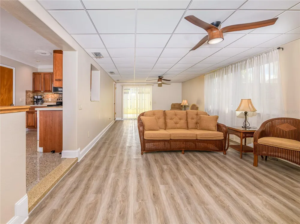 907 HILLSIDE TERRACE Brandon, FL 33511