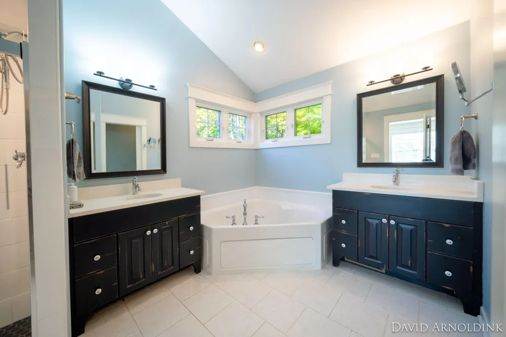 461 Island View Drive Park Township, MI 49424