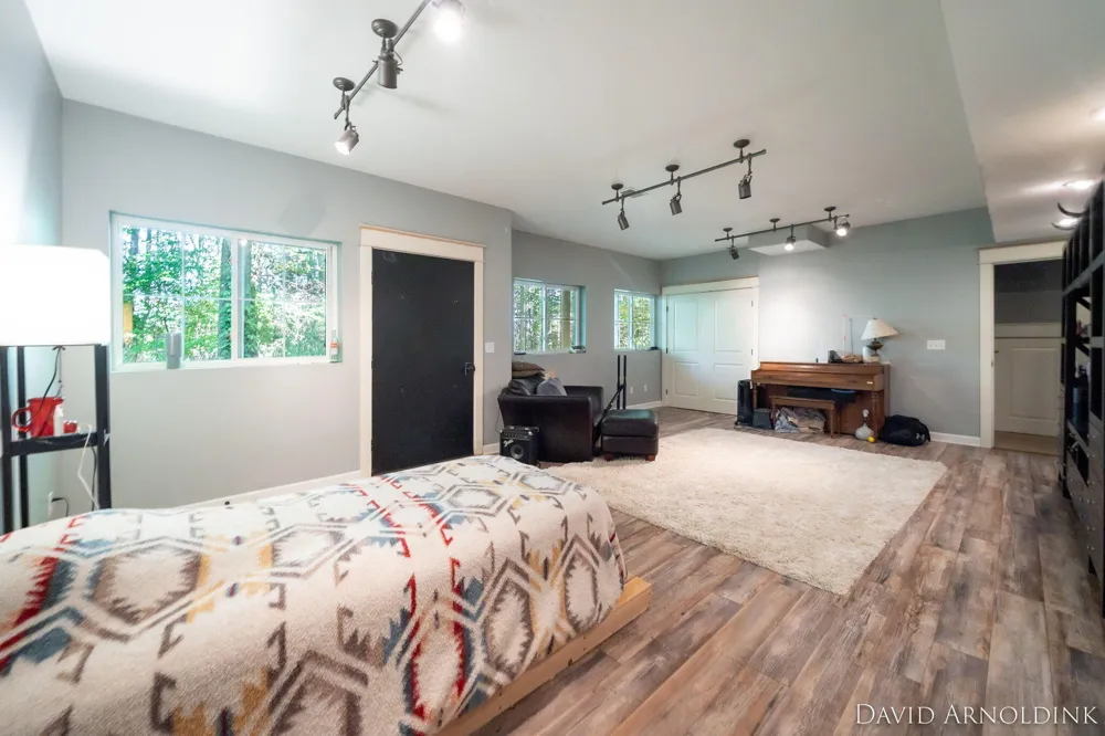 461 Island View Drive Park Township, MI 49424