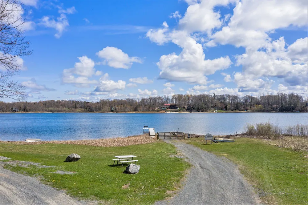 5424 W Oak Point Road Ludington, MI 49431