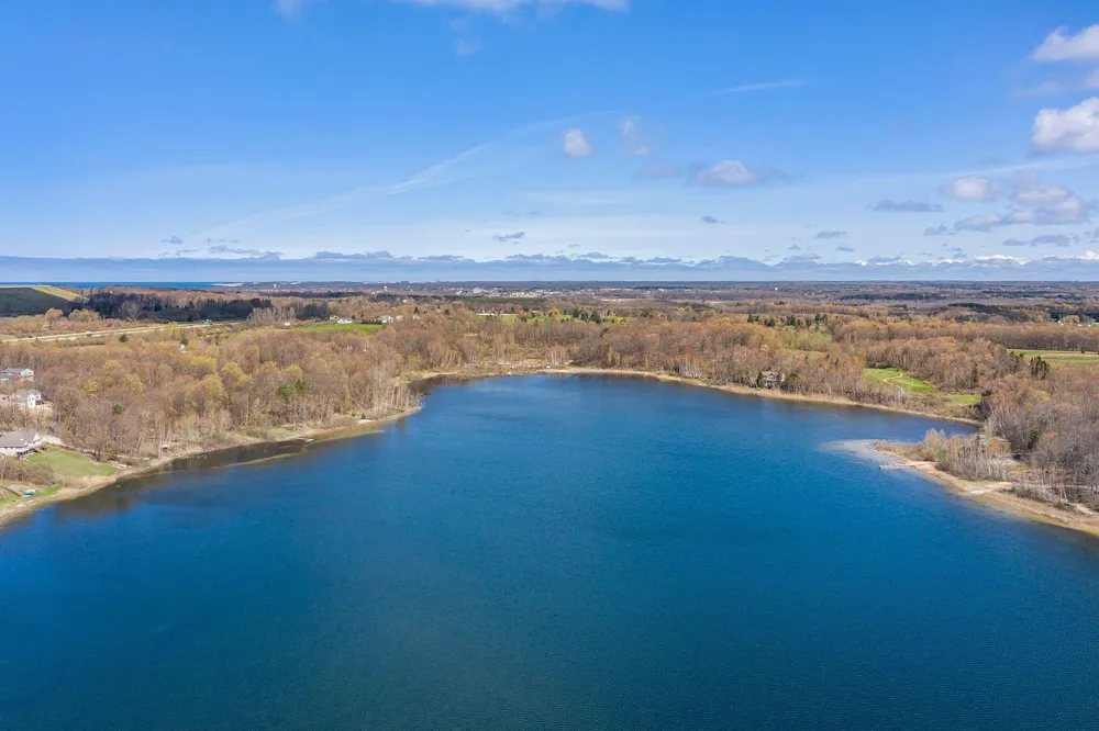 5424 W Oak Point Road Ludington, MI 49431
