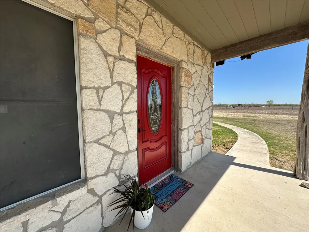 4355 SE River Road Martindale, TX 78655