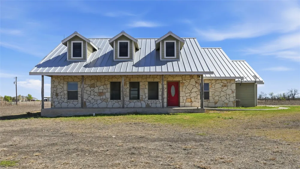 4355 SE River Road Martindale, TX 78655