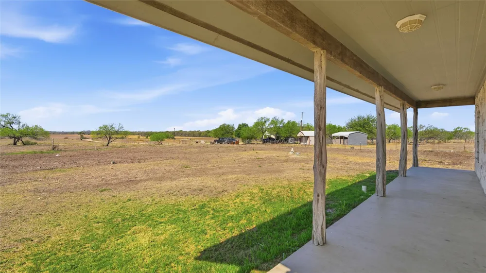 4355 SE River Road Martindale, TX 78655