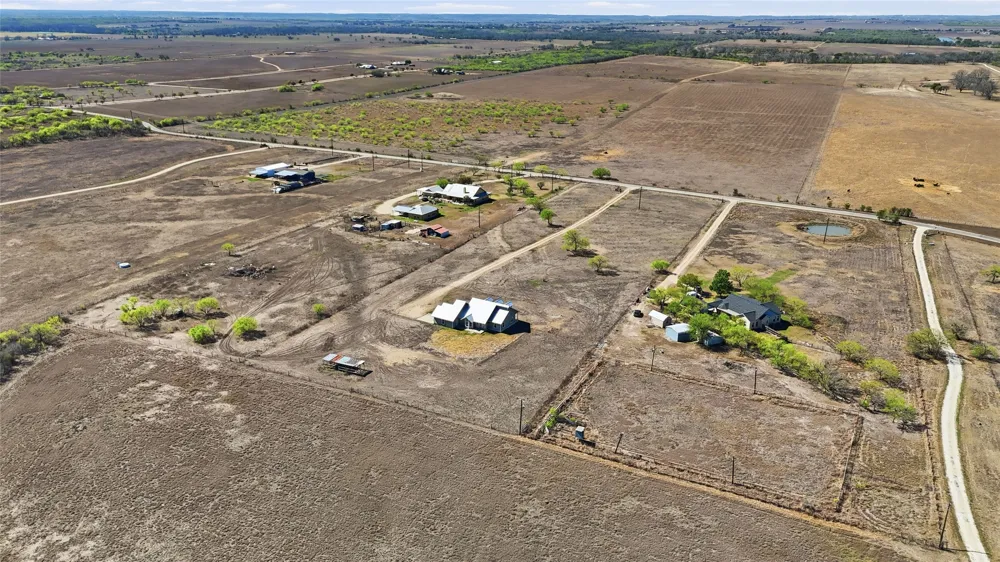 4355 SE River Road Martindale, TX 78655
