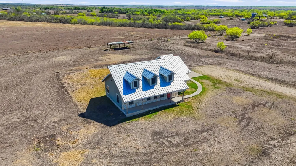 4355 SE River Road Martindale, TX 78655
