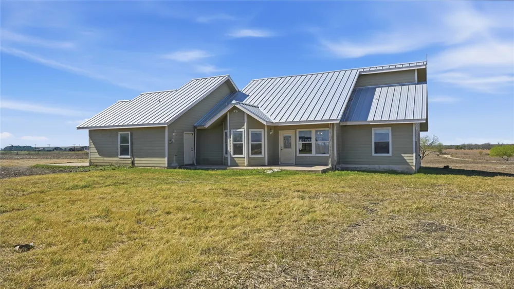 4355 SE River Road Martindale, TX 78655